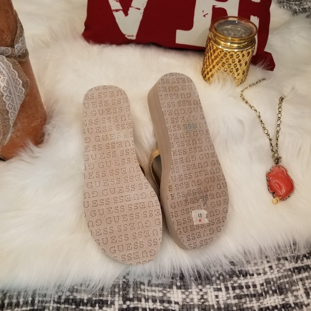 🌻🌺🌻GUESS BOW FLIP FLOP WEDGES!! - Picture 4 of 7